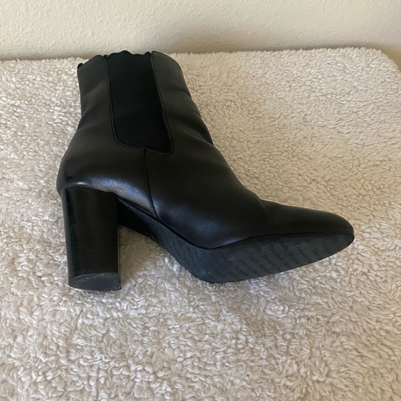 Tahari Garnet Women’s Black Leather Roundtoe Ankle Block Heel Boots Size 9.5 M - Picture 10 of 15